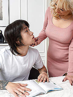 couch student amanda pics